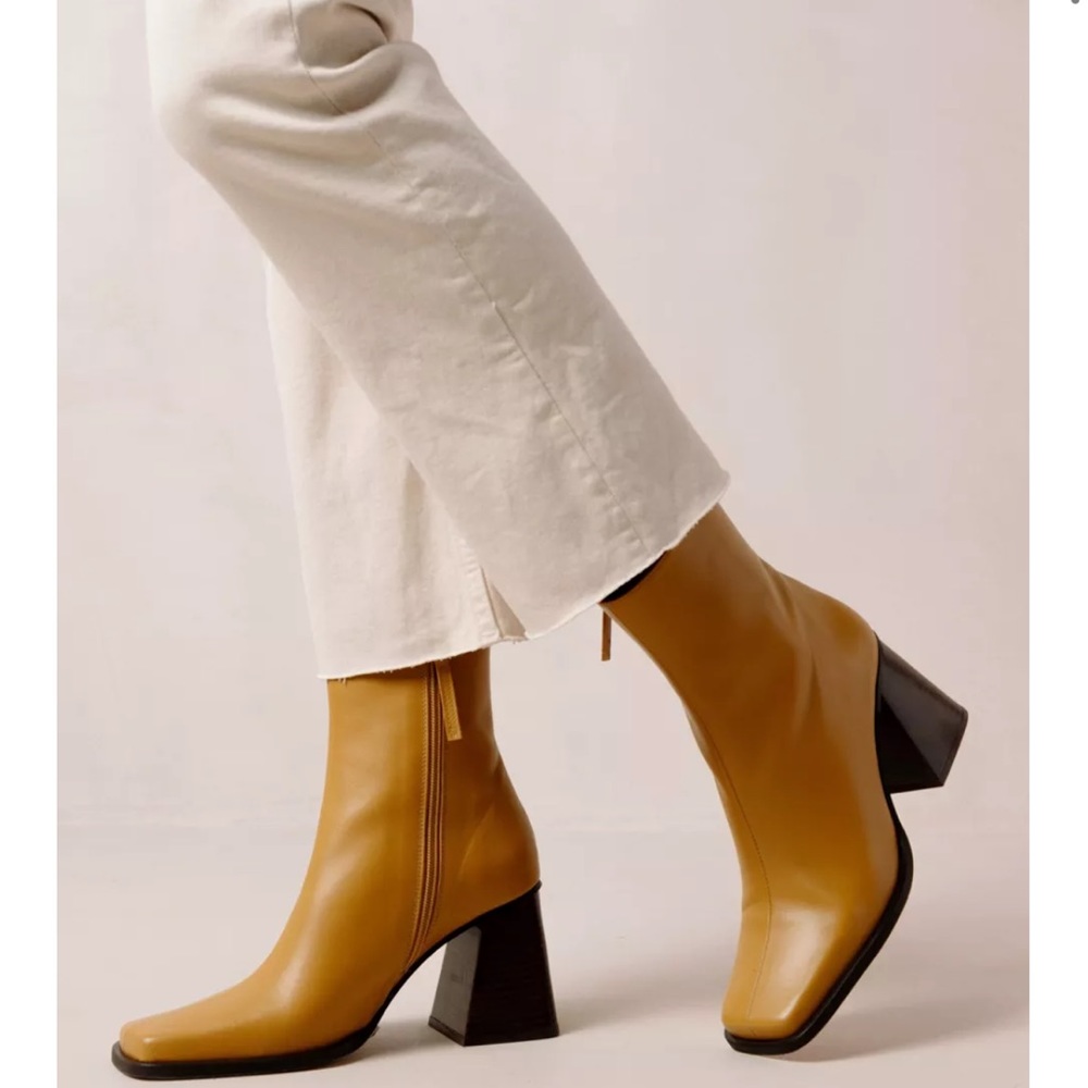 Worn twice, Alohas South Leather Ankle Boot